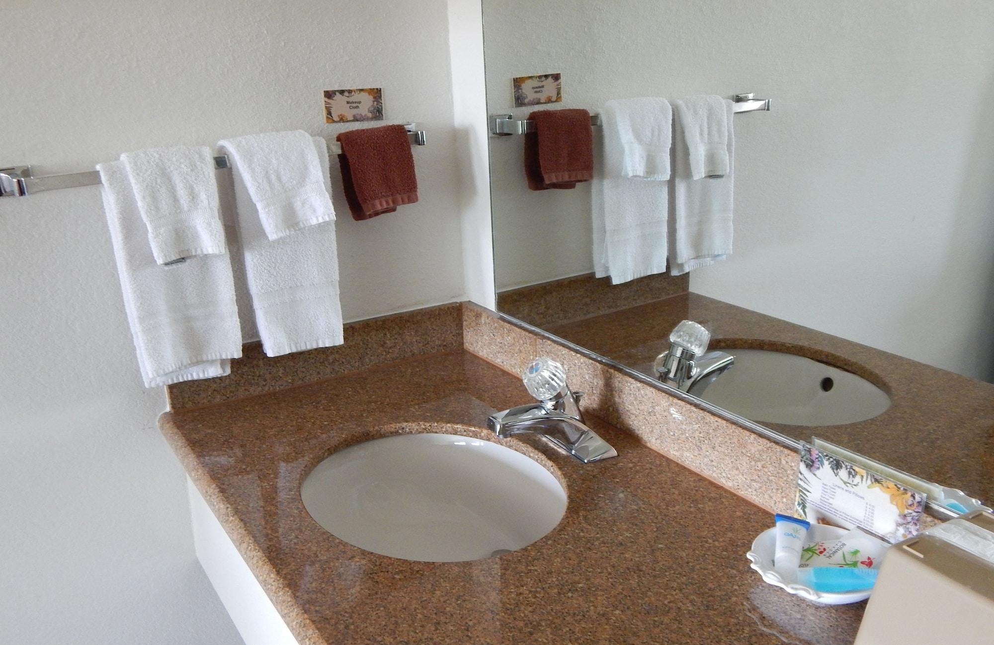 Carriage House Inn Брэнсон Экстерьер фото