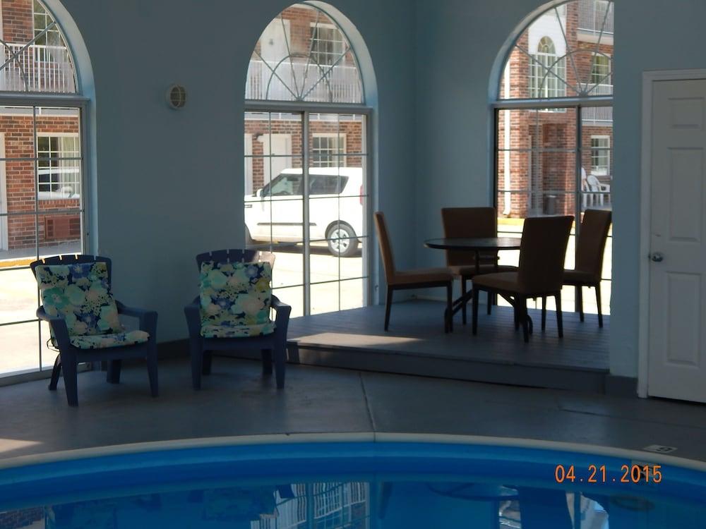 Carriage House Inn Брэнсон Экстерьер фото