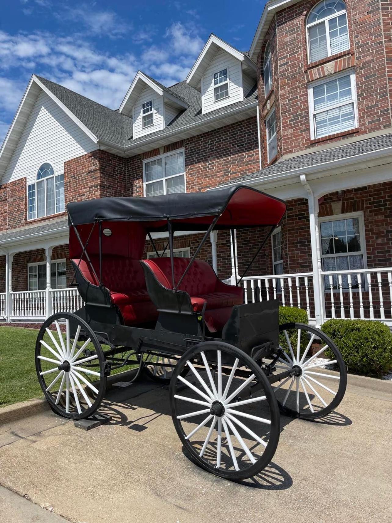 Carriage House Inn Брэнсон Экстерьер фото