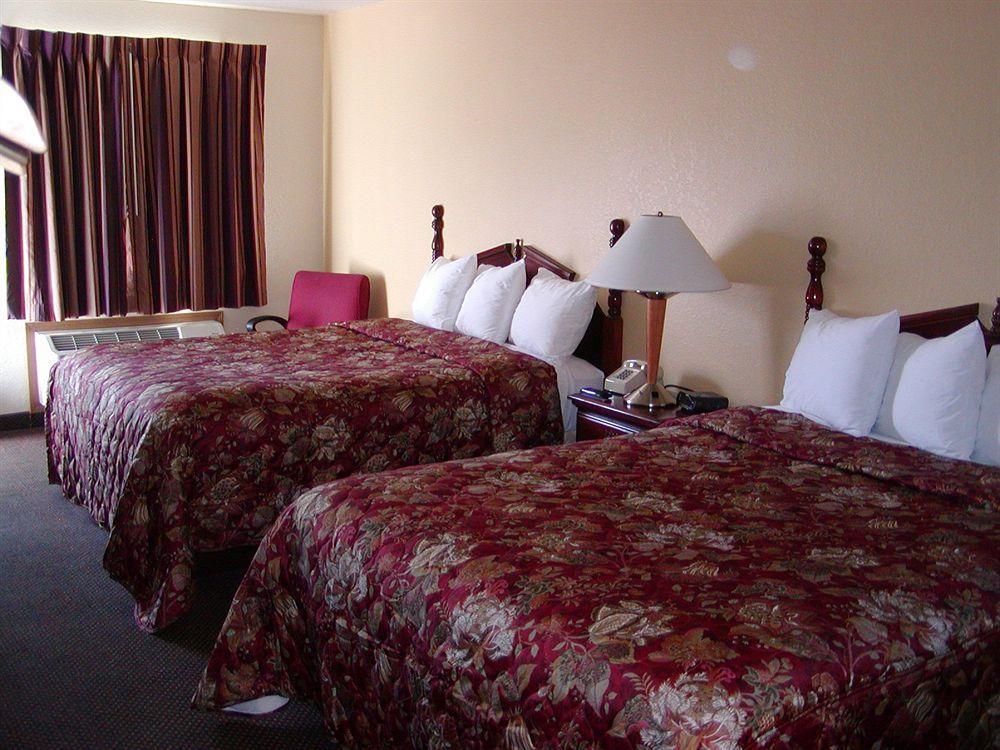 Carriage House Inn Брэнсон Экстерьер фото
