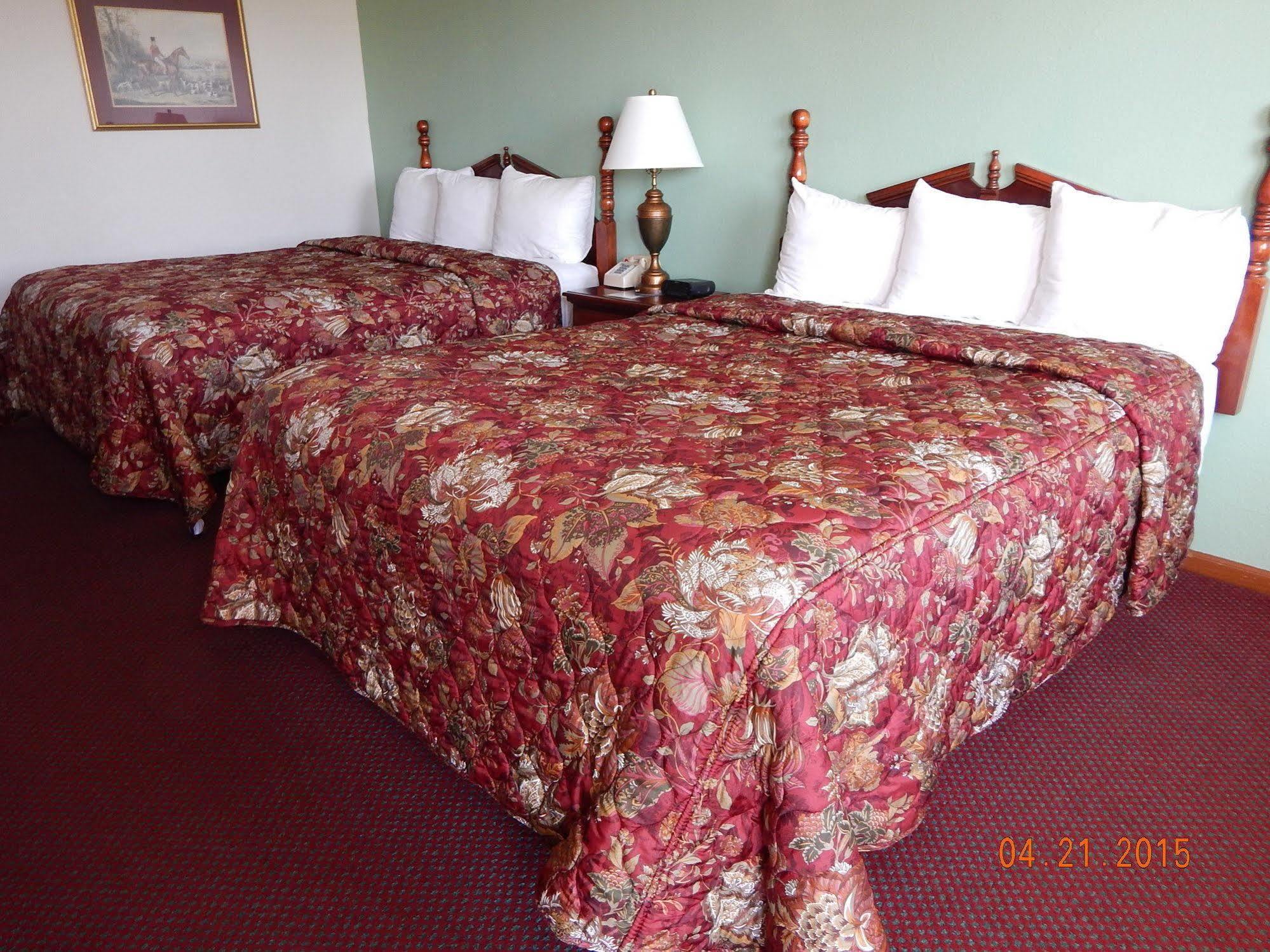 Carriage House Inn Брэнсон Экстерьер фото