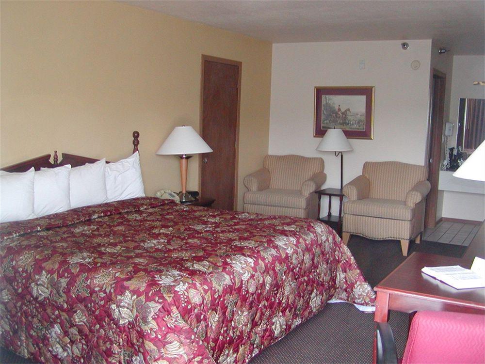 Carriage House Inn Брэнсон Экстерьер фото